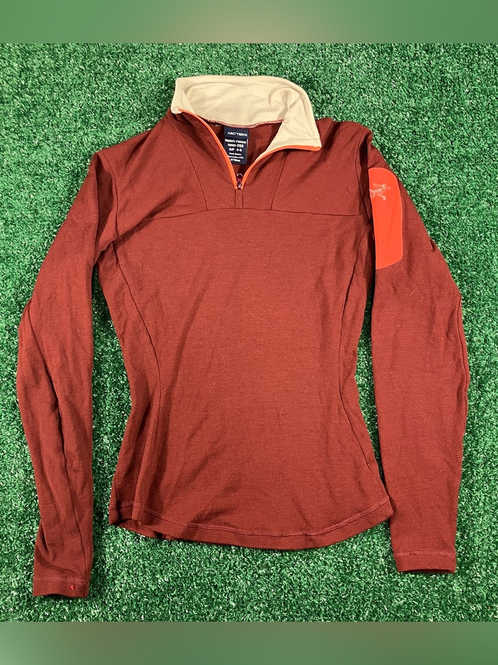 Arc’teryx red quarter zip long sleeve shirt pullover size small women’s